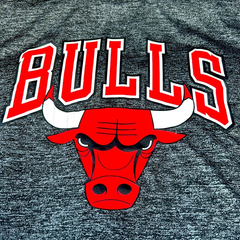 CHICAGO BULLS :  Men’s X-Large black T-shirt